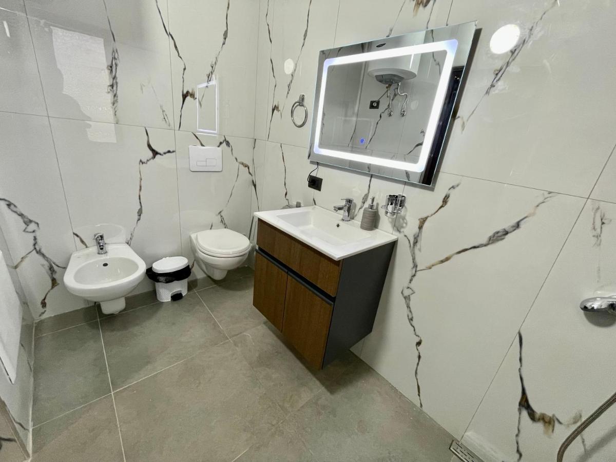 Keon Superb Studio Apartament Tirana Kültér fotó