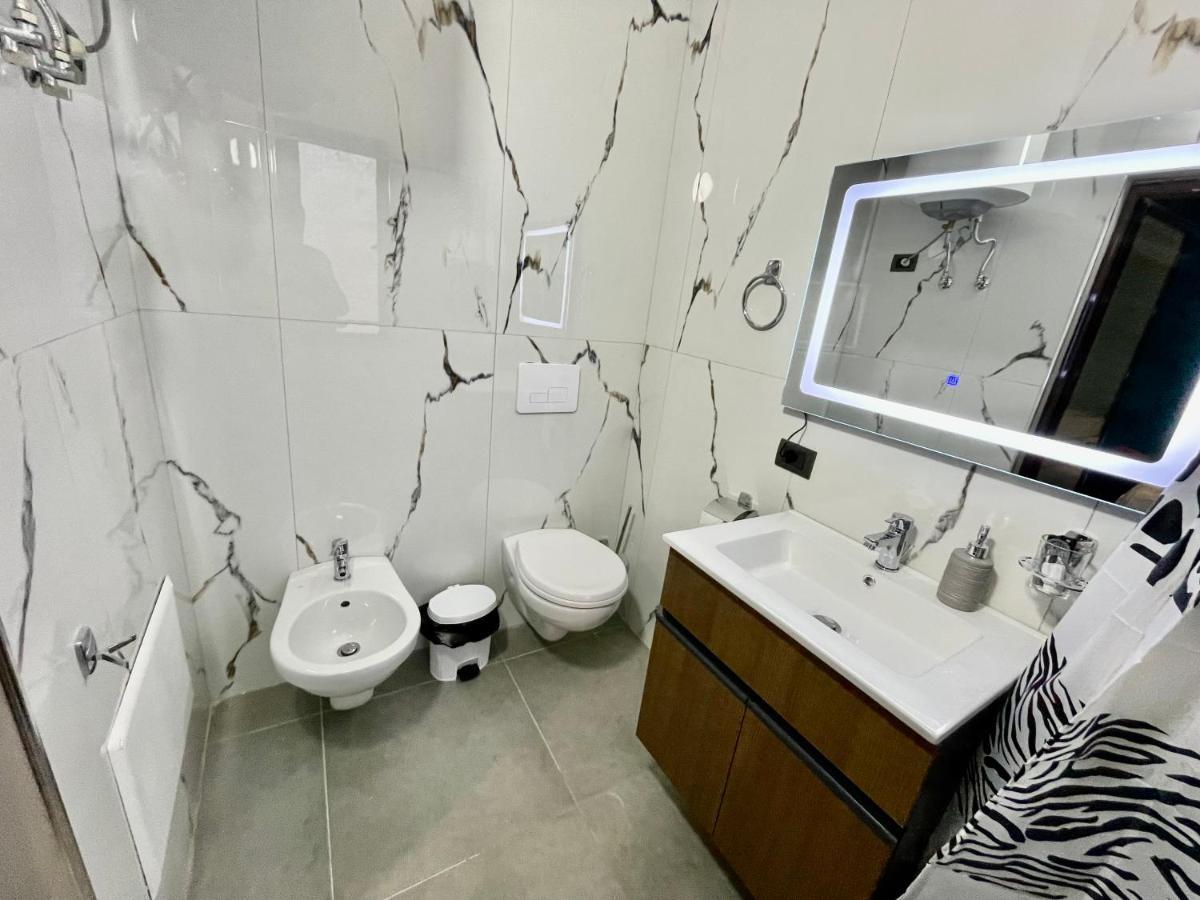 Keon Superb Studio Apartament Tirana Kültér fotó